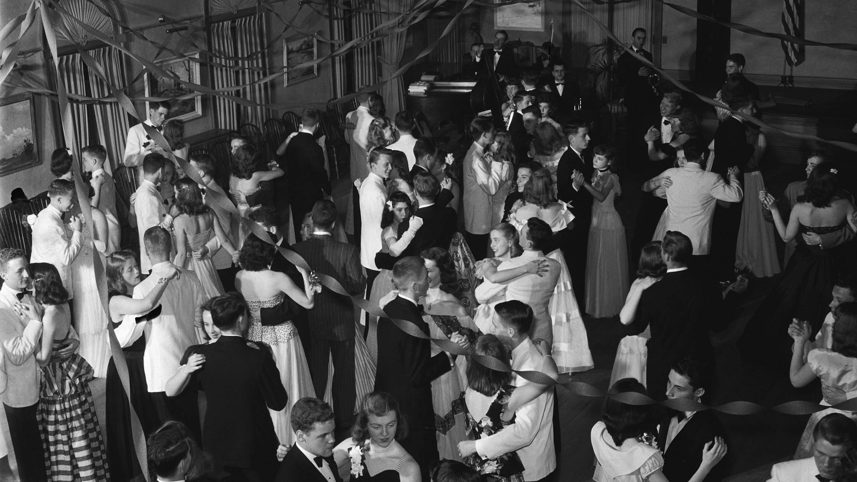 8 Complaints About the Prom From 70 Years Ago