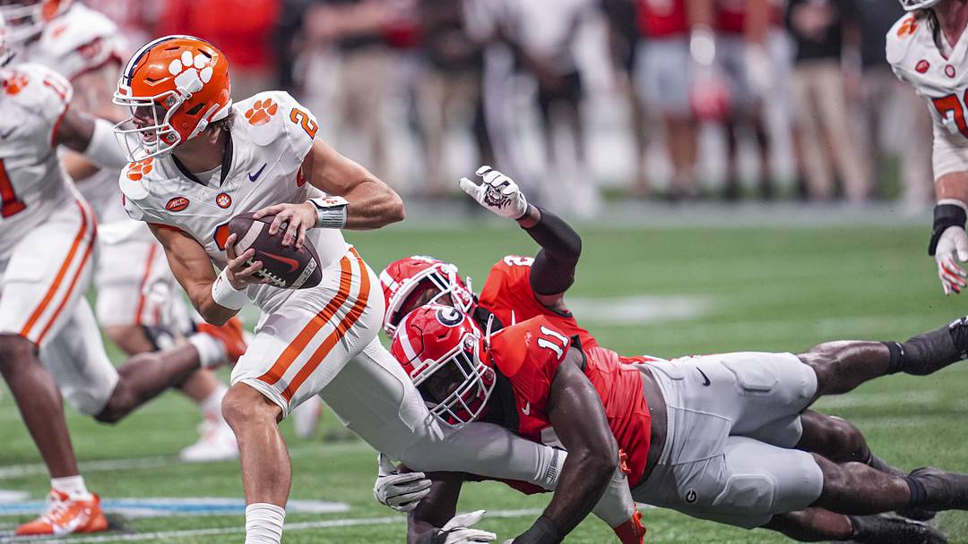 Aug 31, 2024; Atlanta, Georgia, USA; Georgia Bulldogs linebacker Jalon Walker (11) tackles Clemson Tigers quarterback Cade Klubnik (2) during the second half at Mercedes-Benz Stadium. Mandatory Credit: Dale Zanine-Imagn Images Aug 31, 2024; Atlanta, Georgia, USA; Georgia Bulldogs linebacker Jalon Walker (11) tackles Clemson Tigers quarterback Cade Klubnik (2) during the second half at Mercedes-Benz Stadium. Mandatory Credit: Dale Zanine-Imagn Images
