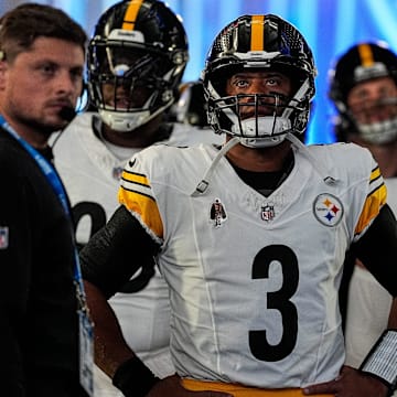 Pittsburgh Steelers quarterback Russell Wilson (3) ready to take the field against Detroit Lions during the first half of a preseason game at Ford Field in Detroit on Saturday, August 24, 2024.