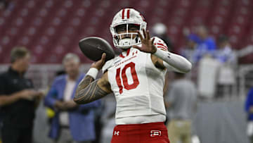 Jun 8, 2025; St. Louis, MO, USA; DC Defenders quarterback Jordan Ta'amu (10) throws during warm ups before the XFL Conference Championship game against the St. Louis Battlehawks at The Dome at America’s Center. Mandatory Credit: Jeff Le-Imagn Images