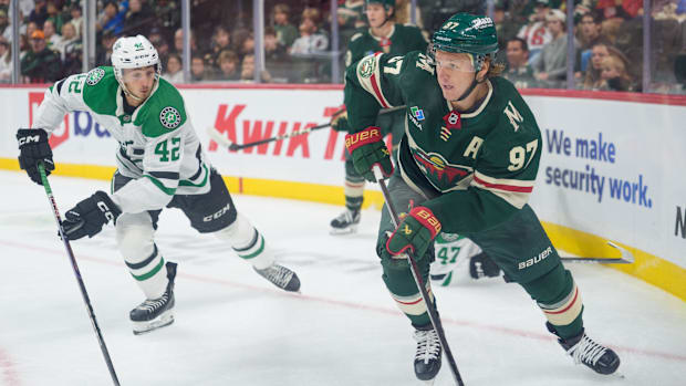 Hockey player protects the puc