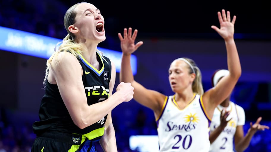 Paige Bueckers scored 44 points on Wednesday night. | Kevin Jairaj-Imagn Images