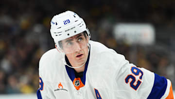 Brock Nelson prepares for a face-off during the Islanders' 2–1 win over the Bruins on Feb. 27, 2025.