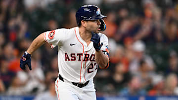 José Altuve se robó el home ante los Filis