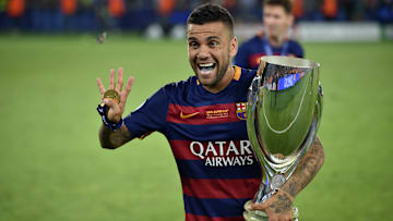 Daniel Alves está de volta ao Barcelona.