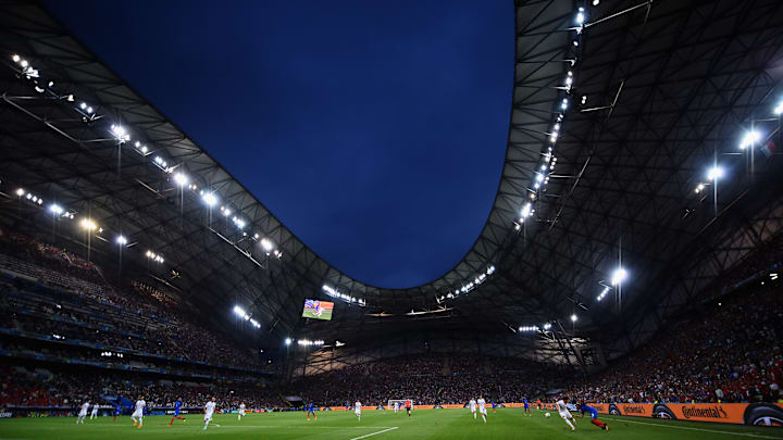 Le Classique entre l'Olympique de Marseille et le Paris Saint-Germain est maintenu Le Classique entre l'Olympique de Marseille et le Paris Saint-Germain est maintenu