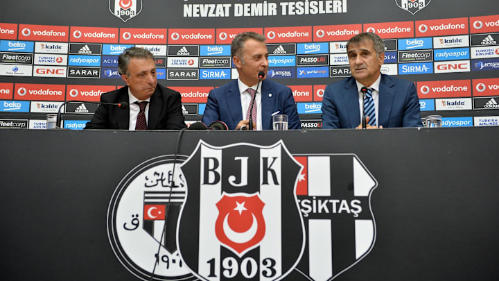 Şenol Güneş'in imza töreninden Şenol Güneş'in imza töreninden
