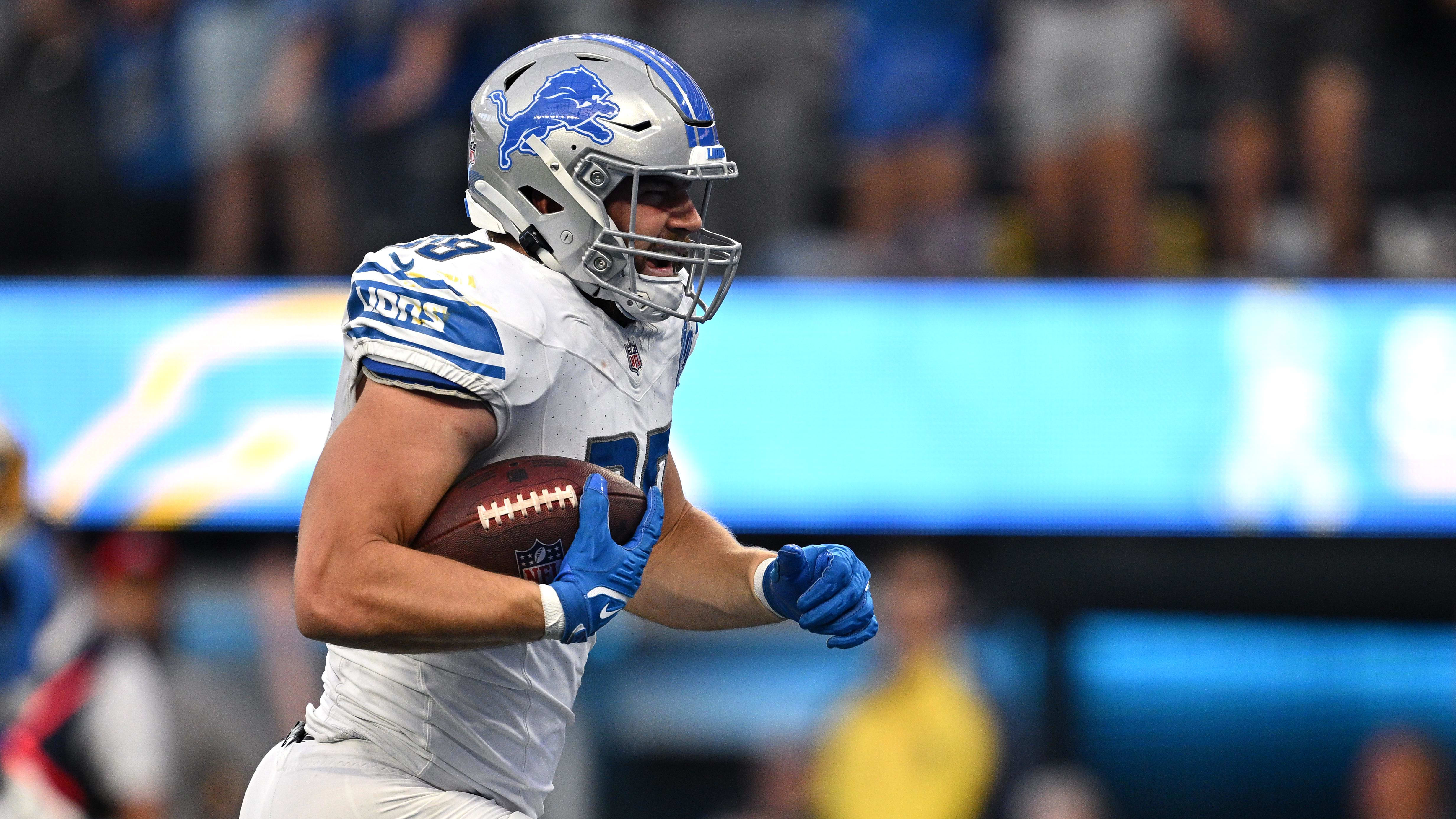  Detroit Lions tight end Brock Wright (89) reacts after scoring a touchdown against the Los Angeles Chargers.