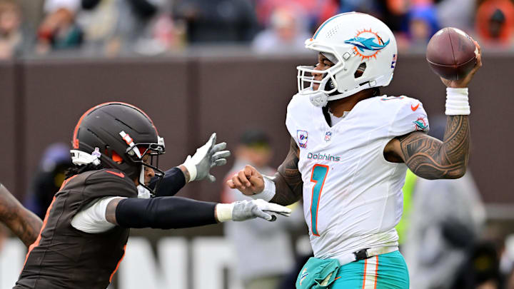 Tua Tagovailoa explained why he didn't target Jaylen Waddle more in the Dolphins' loss to the Browns. Tua Tagovailoa explained why he didn't target Jaylen Waddle more in the Dolphins' loss to the Browns.