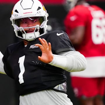Cardinals quarterback Kyler Murray (1) throws passes during Cardinals training camp at State Farm Stadium in Glendale, on July 31, 2025.