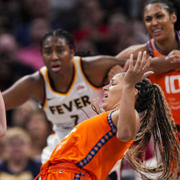 Aug 28, 2024; Indianapolis, Indiana, USA; Indiana Fever guard Caitlin Clark (22) runs a play during a game between the Indiana Fever and the Connecticut Sun at Gainbridge Fieldhouse. Mandatory Credit: Grace Smith-INDIANAPOLIS STAR-USA TODAY Sports