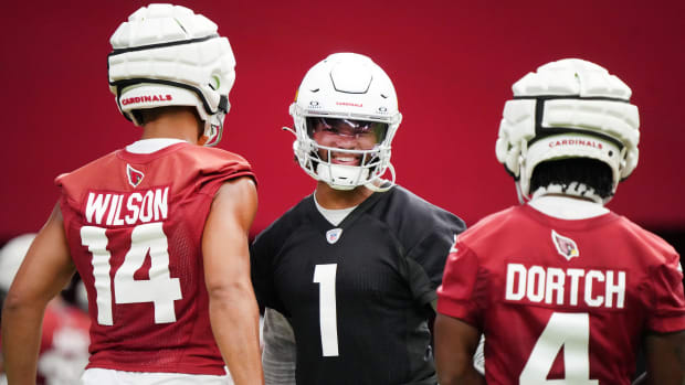 Arizona Cardinals wide receivers Michael Wilson and Greg Dortsch talk with quarterback Kyler Murray