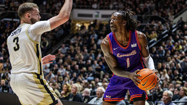 Evansville Purple Aces guard Keishon Porter (1) holds the ball 