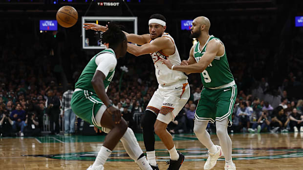 The Phoenix SUNS Devin Booker (1) goalkeeper misses Boston Celtics Guard Derrick White (9) and the JRUE Holiday guard