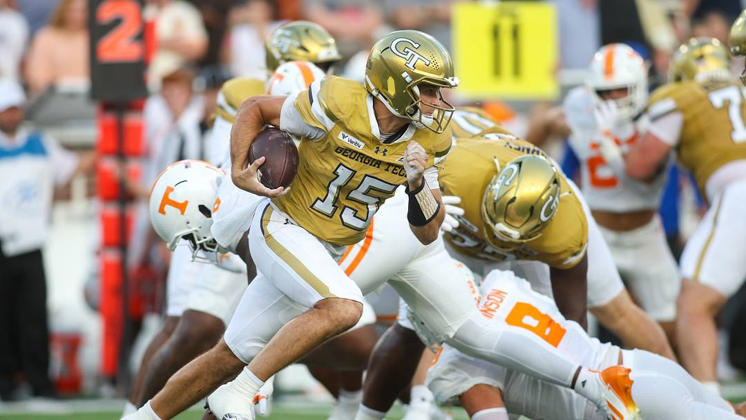 Sep 12, 2026; Atlanta, Georgia, USA; Georgia Tech Yellow Jackets quarterback Alberto Mendoza (15) runs the ball against the Tennessee Volunteers in the first quarter at Bobby Dodd Stadium at Hyundai Field. Mandatory Credit: Brett Davis-Imagn Images Sep 12, 2026; Atlanta, Georgia, USA; Georgia Tech Yellow Jackets quarterback Alberto Mendoza (15) runs the ball against the Tennessee Volunteers in the first quarter at Bobby Dodd Stadium at Hyundai Field. Mandatory Credit: Brett Davis-Imagn Images