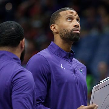Mar 30, 2025; New Orleans, Louisiana, USA; Charlotte Hornets head coach Charles Lee reacts during the first half against the New Orleans Pelicans at Smoothie King Center. Mandatory Credit: Matthew Hinton-Imagn Images