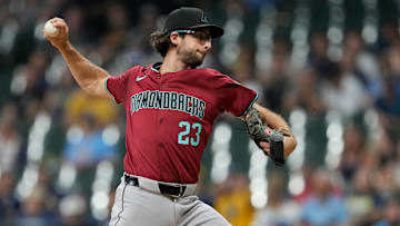 Arizona Diamondbacks v Milwaukee Brewers