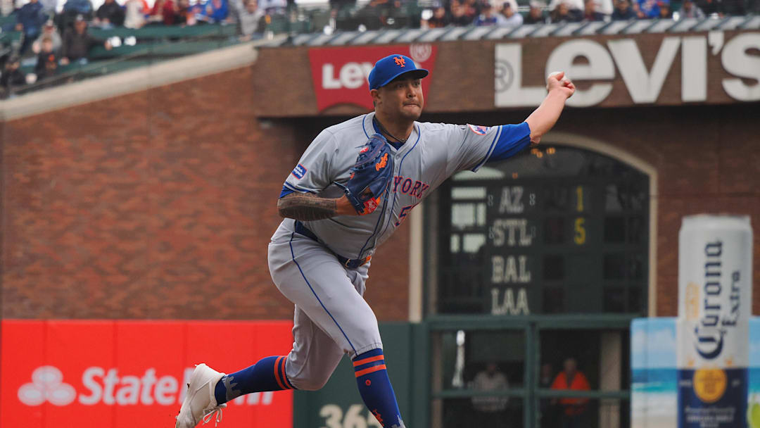 Apr 24, 2024; San Francisco, California, USA; New York Mets starting pitcher Sean Manea (59) pitches the ball against the San Francisco Giants during the first inning at Oracle Park. Mandatory Credit: Kelley L Cox-Imagn Images