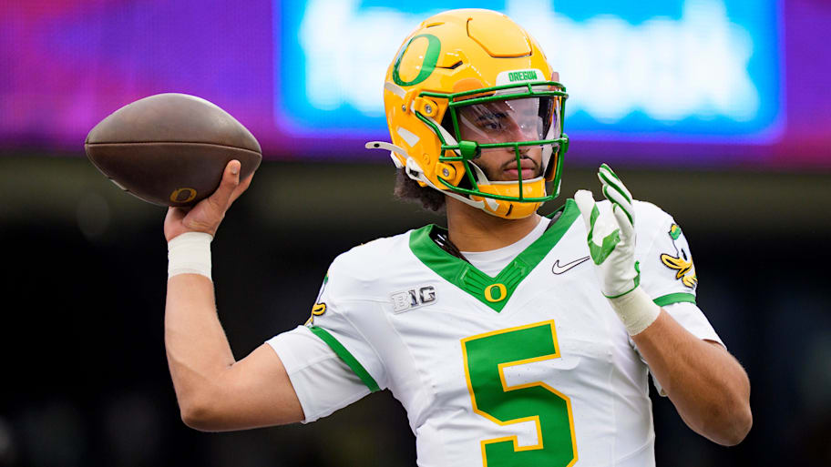 Oregon quarterback Dante Moore