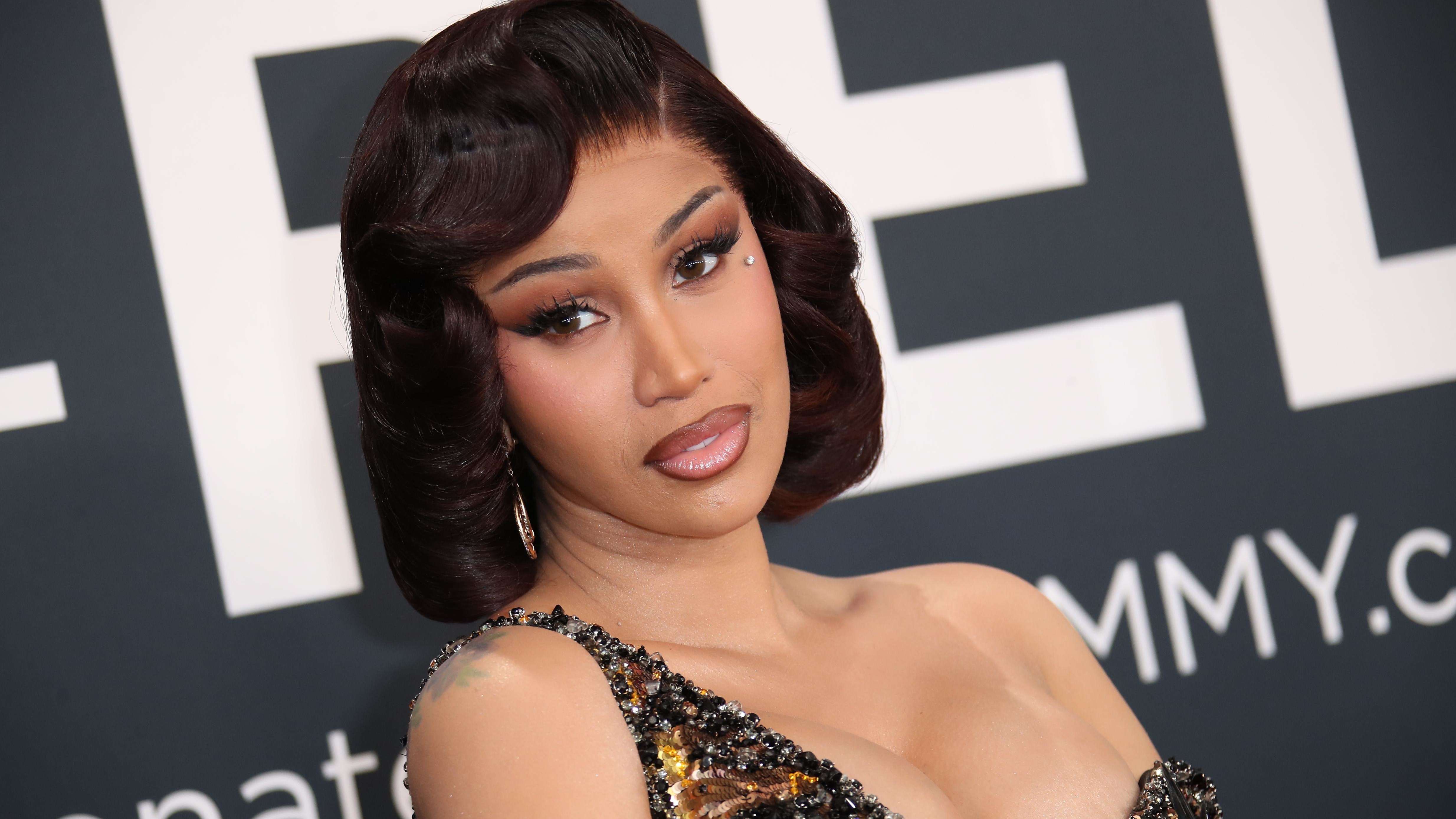 Cardi B ditches bf Stefon Diggs after Patriots win slaying stunning skirt