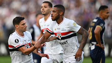 André Silva marcou dois gols fora de casa