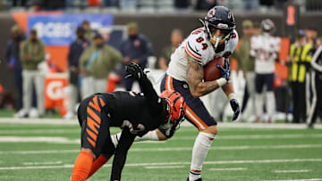 Nov 2, 2025; Cincinnati, Ohio, USA; Chicago Bears tight end Colston Loveland (84) runs with the ball for a 58-yard touchdown play against Cincinnati Bengals safety Jordan Battle (27) during the fourth quarter at Paycor Stadium. Mandatory Credit: Joseph Maiorana-Imagn Images