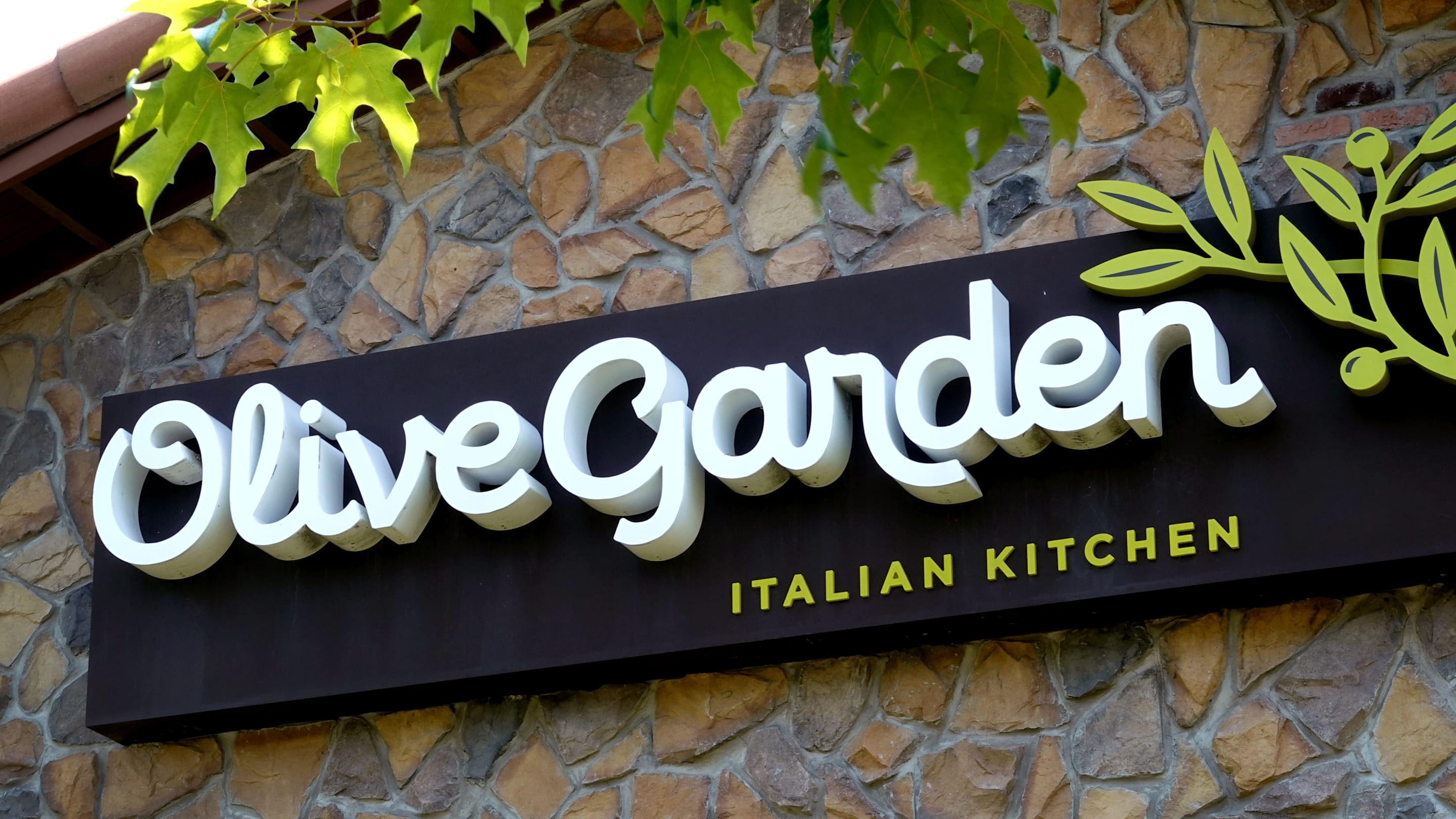 Olive Garden‘s Never Ending Pasta Bowl Is Back at Its Pre-Inflation Price