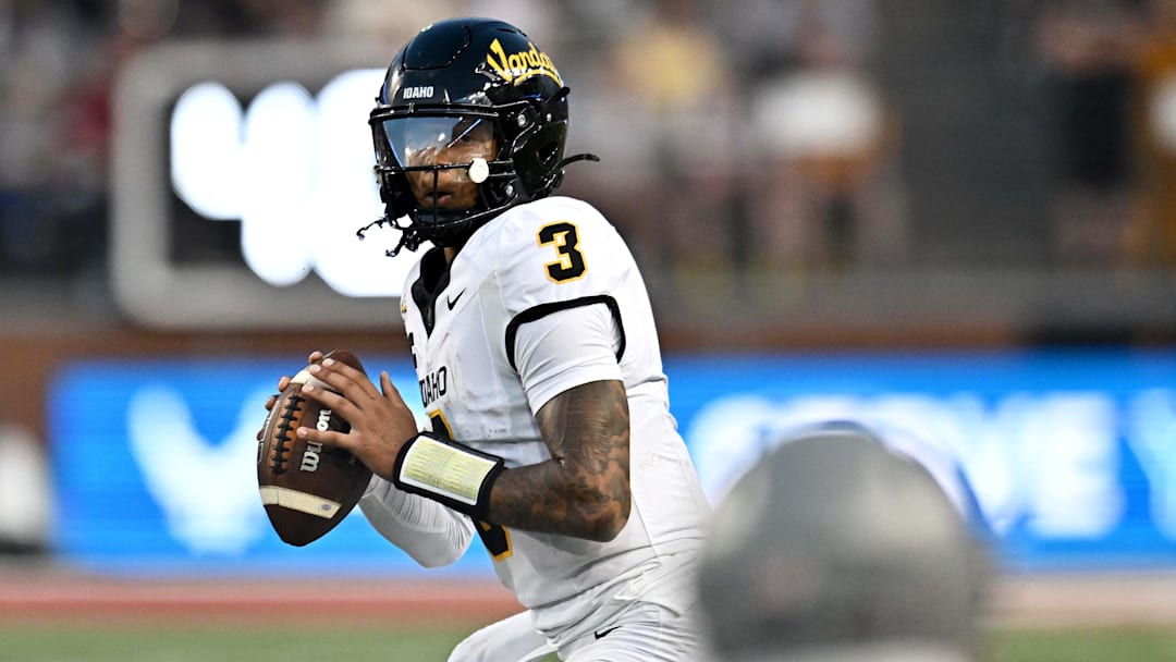 Idaho Vandals quarterback Joshua Wood (3) throws a pass against the Washington State Cougars
