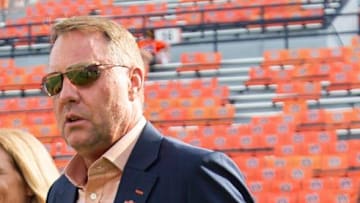 Multiple ESPN analysts are supporting an Auburn football depth chart choice that is tanking the Tigers