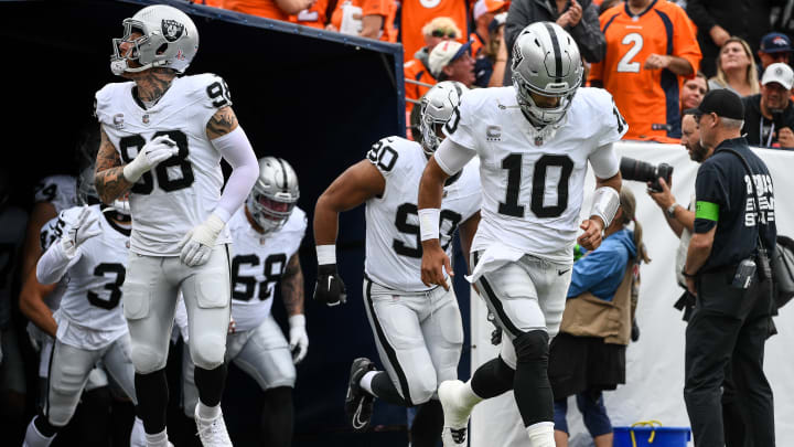 Las Vegas Raiders ride to a season sweep over the Denver Broncos