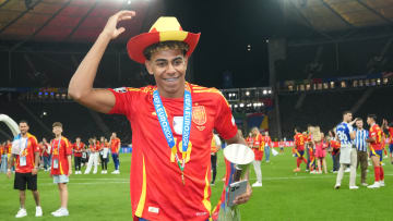 Lamine Yamal celebrando el triunfo de España en la Eurocopa 2024