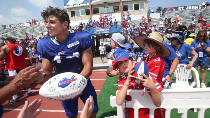 Bills linebacker Joe Andreessen signs autographs for fans following practice.