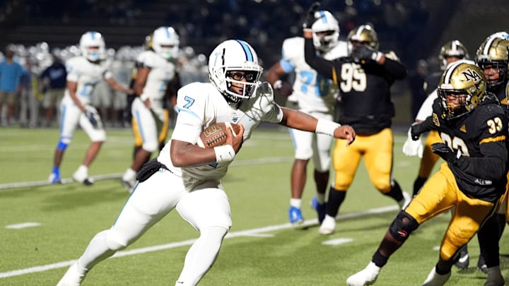Dec 6, 2024; North Augusta, South Carolina, USA; South Florence quarterback Messiah Jackson (7) runs the ball during the North Augusta and South Florence AAAA high school football semifinal. South Florence won 27-20. Mandatory Credit: Katie Goodale - Augusta Chronicle/USA TODAY NETWORK Dec 6, 2024; North Augusta, South Carolina, USA; South Florence quarterback Messiah Jackson (7) runs the ball during the North Augusta and South Florence AAAA high school football semifinal. South Florence won 27-20. Mandatory Credit: Katie Goodale - Augusta Chronicle/USA TODAY NETWORK