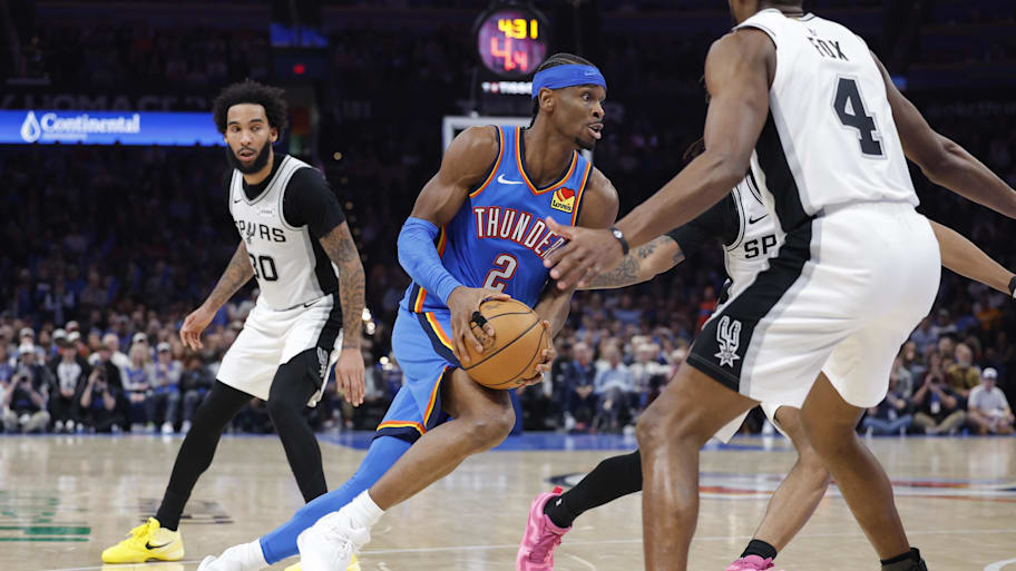 Shai Gilgeous Alexander drives to the rim