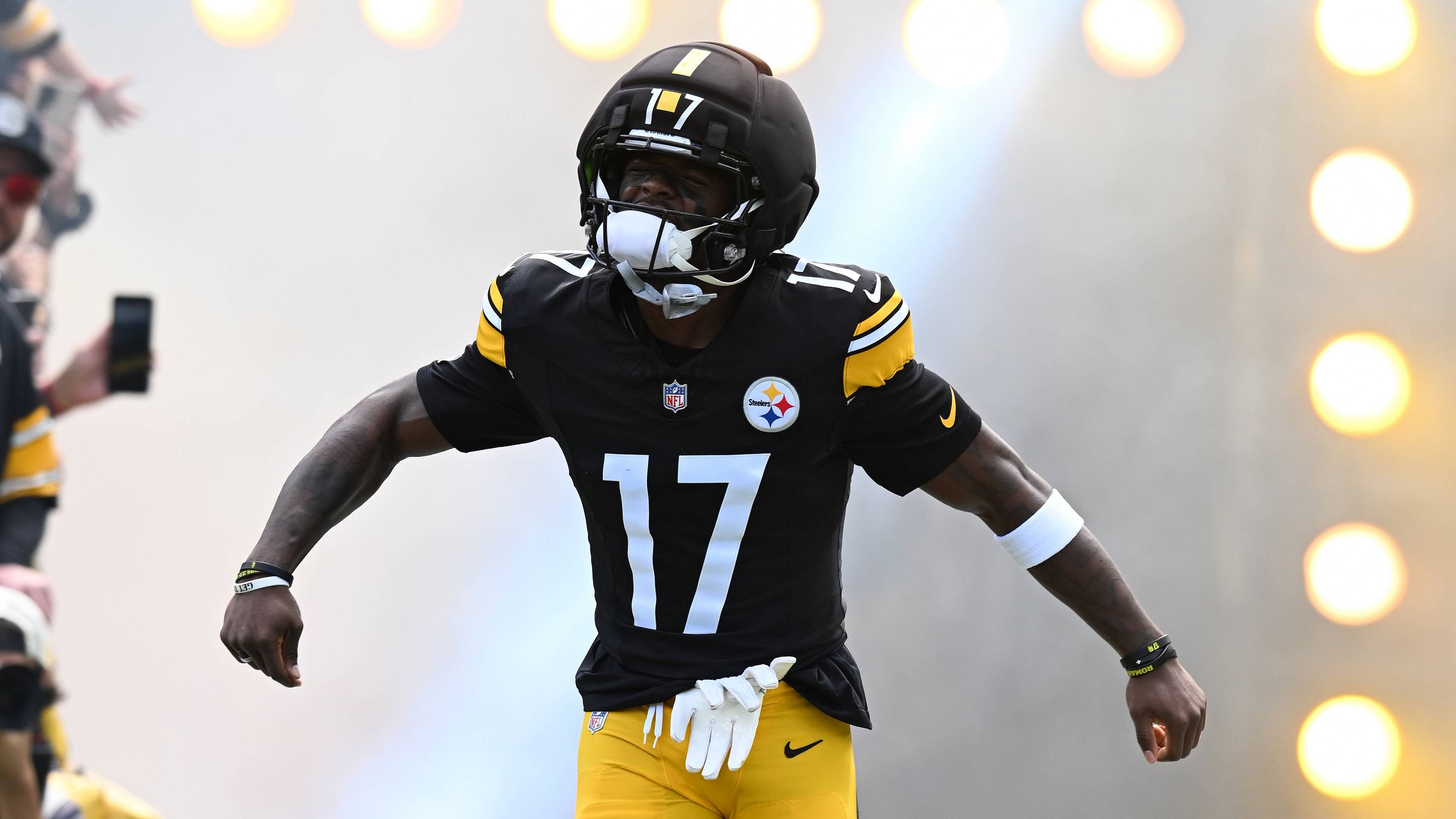 Fantasy Football FAAB Report: Aaron Rodgers, Germie Bernard, and 6 More Week 6 Waiver Wire Adds
