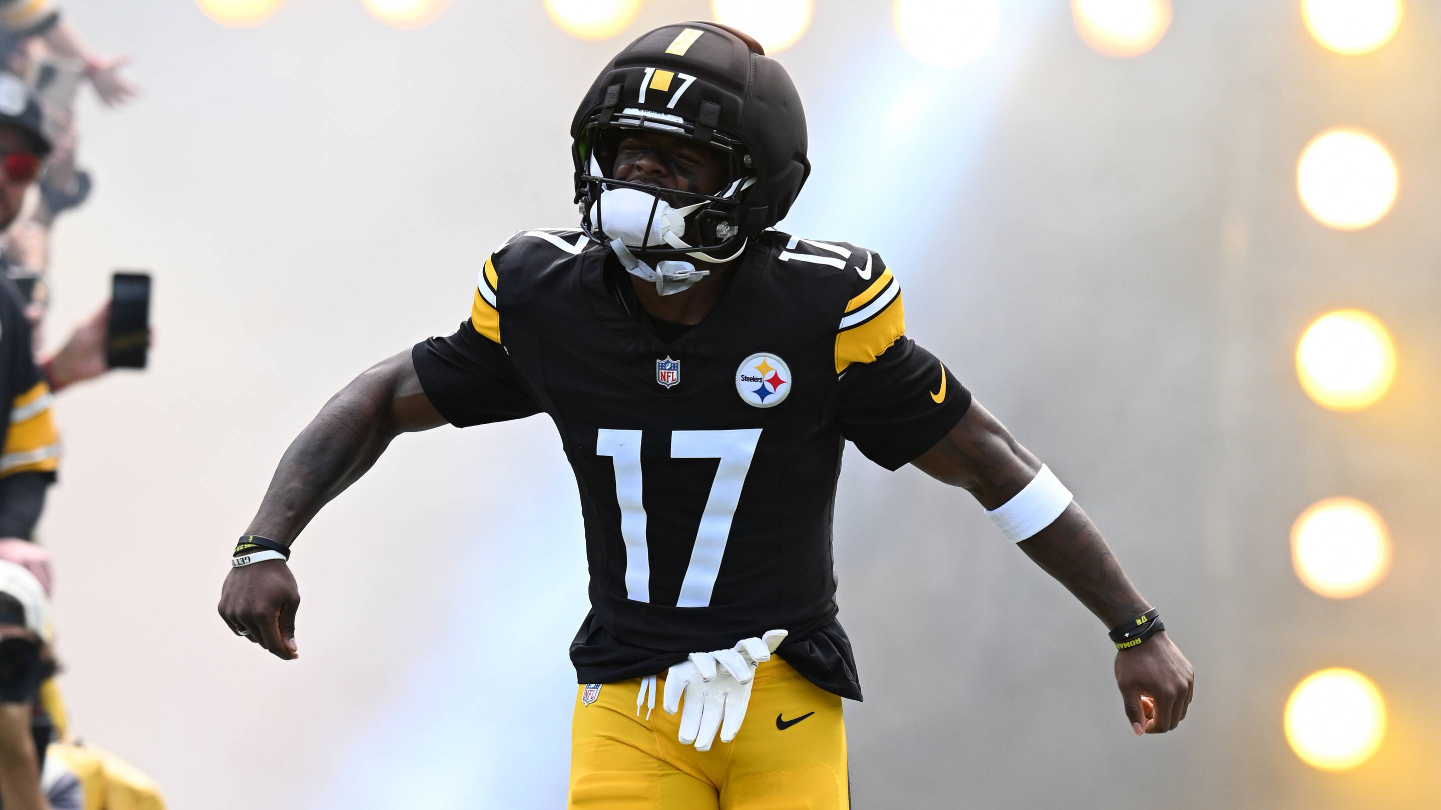 Fantasy Football Week 7 Start ‘Em, Sit ‘Em: Germie Bernard vs. Carnell Tate