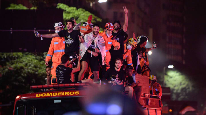 Jogadores puderam comemorar durante a madrugada em Belo Horizonte Jogadores puderam comemorar durante a madrugada em Belo Horizonte