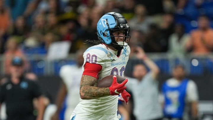 May 13, 2023; San Antonio, TX, USA;  Arlington Renegades tight end Sal Cannella (80) runs for a touchdown in the first half against the DC Defenders at the Alamodome. Mandatory Credit: Daniel Dunn-USA TODAY Sports