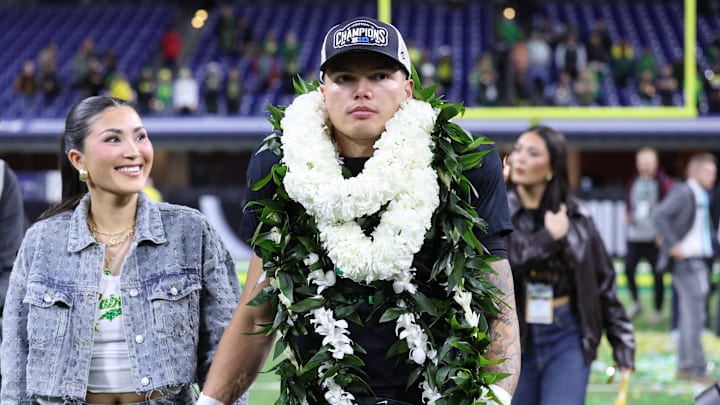 Dec 7, 2024; Indianapolis, IN, USA; Oregon Ducks quarterback Dillon Gabriel (8) walks around the field after defeating the Penn State Nittany Lions to win the Big Ten Championship in the 2024 Big Ten Championship game at Lucas Oil Stadium. Mandatory Credit: Jordan Prather-Imagn Images Dec 7, 2024; Indianapolis, IN, USA; Oregon Ducks quarterback Dillon Gabriel (8) walks around the field after defeating the Penn State Nittany Lions to win the Big Ten Championship in the 2024 Big Ten Championship game at Lucas Oil Stadium. Mandatory Credit: Jordan Prather-Imagn Images