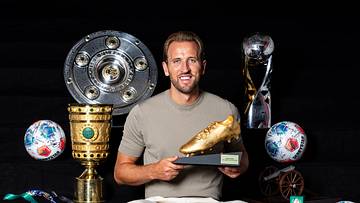Harry Kane mit dem Goldenen Schuh in der Hand