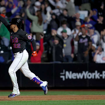 The Mets are home favorites against the Cubs on Saturday night.