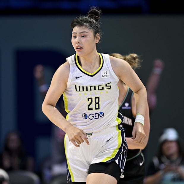 Dallas Wings center Li Yueru