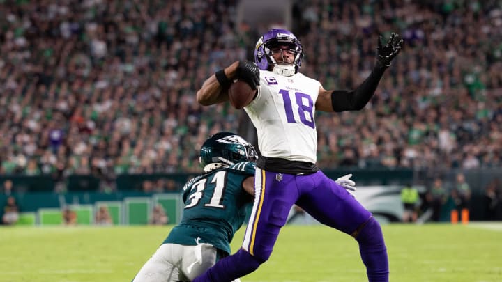 Minnesota Vikings wide receiver Justin Jefferson (18) makes a catch in front of Philadelphia Eagles cornerback Mario Goodrich (31) 