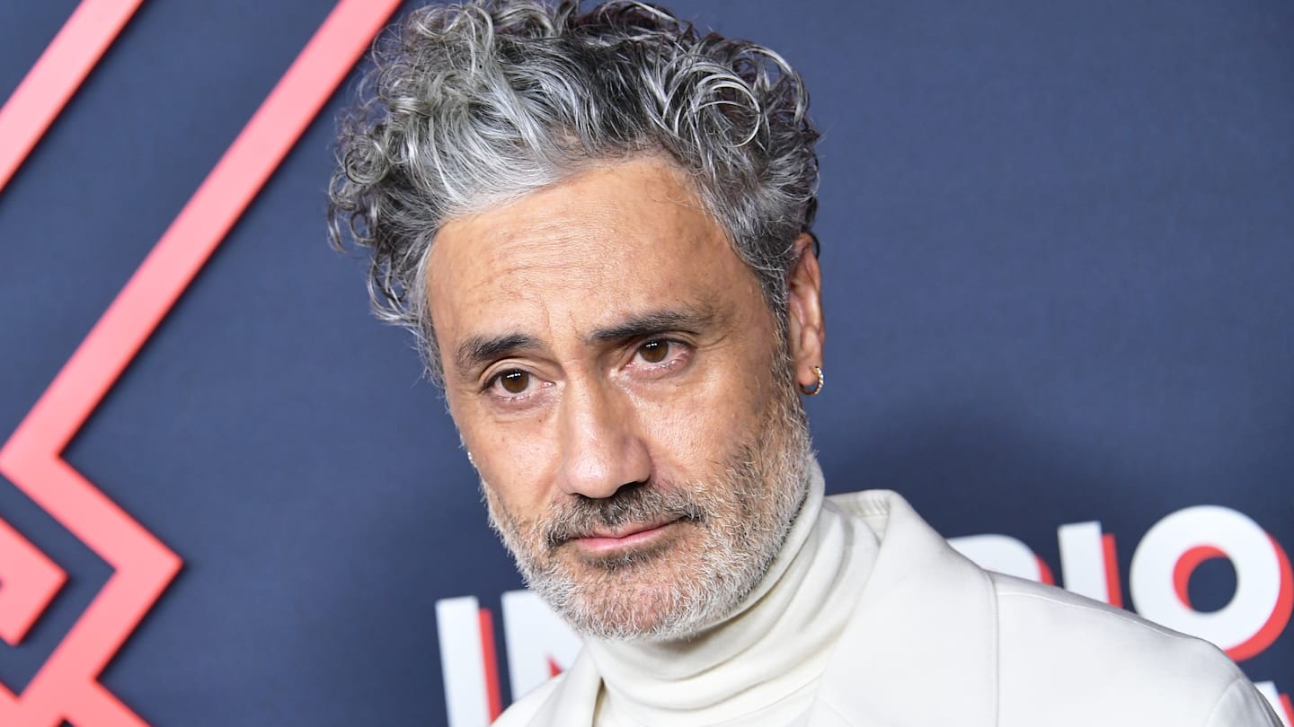 停下手中的事情，觀看 Taika Waititi 製作的迪士尼溫馨假日短片