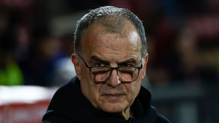Marcelo Bielsa sostiene que la ampliación del Mundial podría favorecer el desarrollo futbolístico global. Marcelo Bielsa sostiene que la ampliación del Mundial podría favorecer el desarrollo futbolístico global.