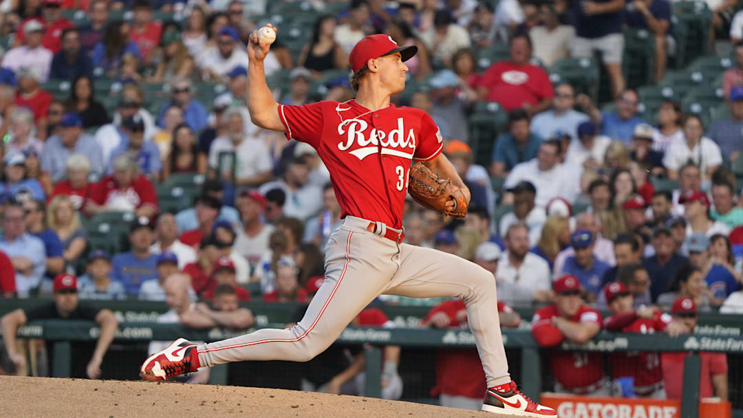 Aug 3, 2023; Chicago, Illinois, USA; Cincinnati Reds starting pitcher Luke Weaver (34) throws against the Chicago Cubs during the first inning at Wrigley Field. Mandatory Credit: David Banks-Imagn Images