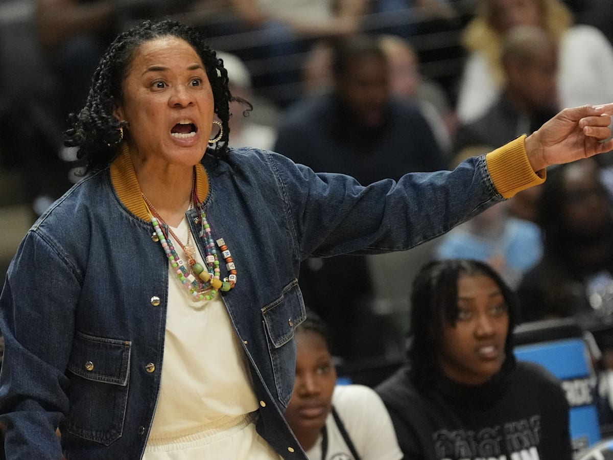 Dawn Staley Has 4-Word Message on Coaching MiLaysia Fulwiley After South  Carolina Win