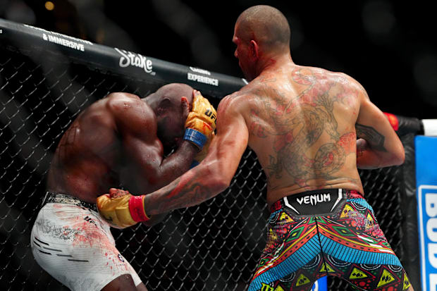 Alex Pereira details fight talks with Jon Jones, comments on Tom Aspinall matchup