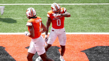 Oklahoma State's Ollie Gordon II (0) celebrates a touchdown next to De'Zhaun Stribling (1) 