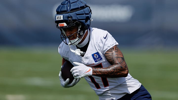 Denver Broncos, Devaughn Vele